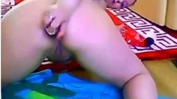 Ugly and shitty brunette webcam whore with saggy tits was teasing her anus