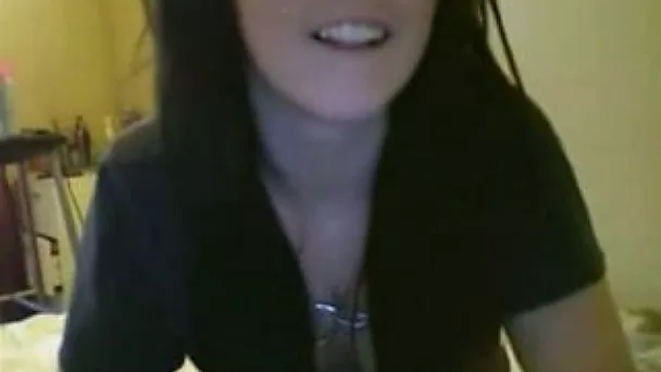 Trashy girl sucking hard dick deepthroat in amateur video