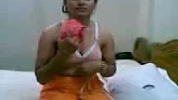 Bangladeshi girl takes her clothes off in front of me