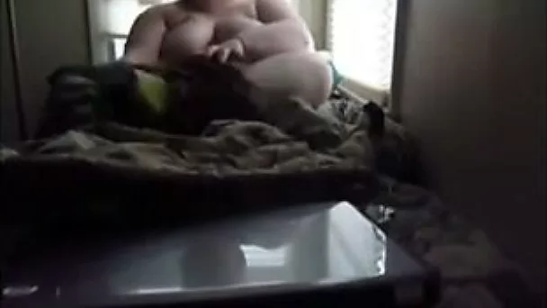 Incredibly horny chubby amateur web cam nympho was masturbating her slit
