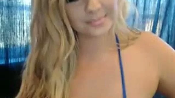 Wonderful bootyful auburn beauty enjoyed teasing herself in front of cam