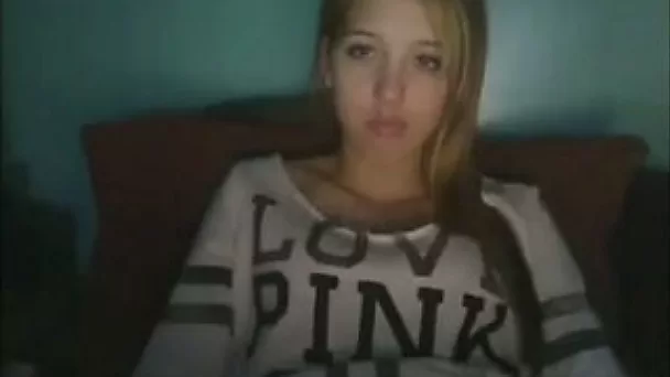 Sweet and horny auburn webcam girl did nothing against going solo
