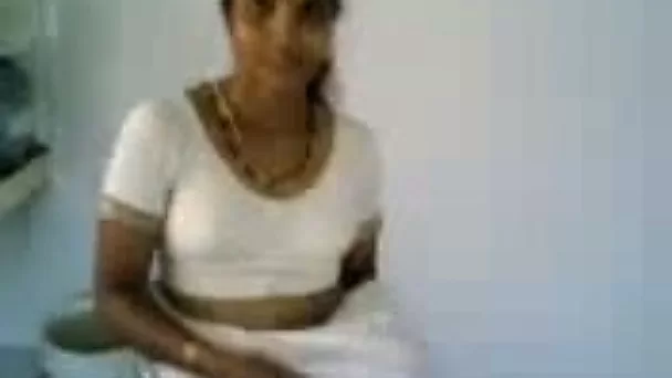 Indian amateur housewife showed off her natural tits on camera