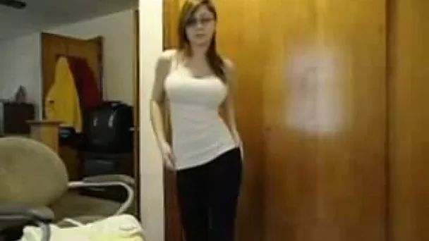 Eye catching cam babe with gorgeous big boobies played with her titties