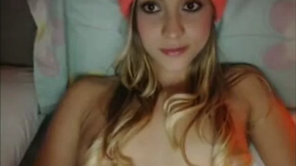 This camgirl is the kind of girl you want to sleep with and she's super cute
