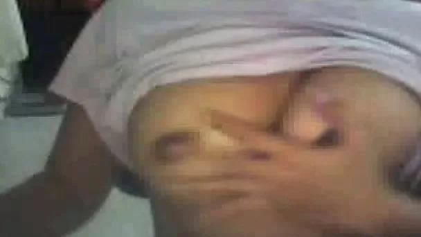 Sexy brunette Indonesian webcam bitch rubs her goodies for me