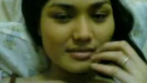 My beautiful Pinay girlfriend rubs her wet trimmed pussy on selfie