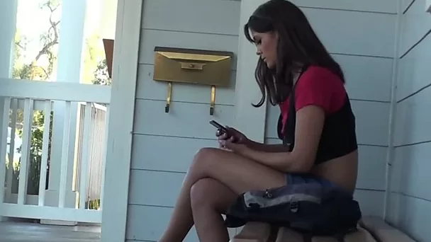 Brunette amateur sweetie on the bench gets a facial shot