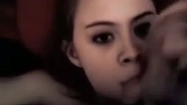 Cute teen giving great morning blowjob in amateur video