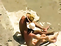 Lusty sunbathing amateur brunette nympho sucked her man's cock on the beach