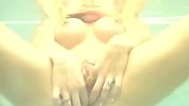 Well shaped girlfriend playing with herself in underwater amateur video