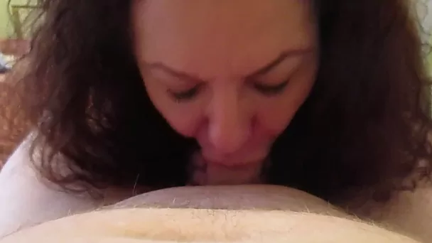 Dark haired quite wrinkled mature housewife was busy with BJ session