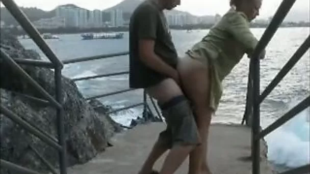 Mature French mom screwed on a public beach outdoor
