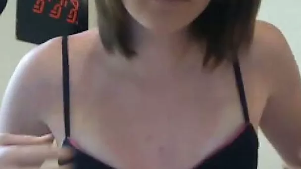 Attractive webcam gingerhead teen flashes me her tight tits