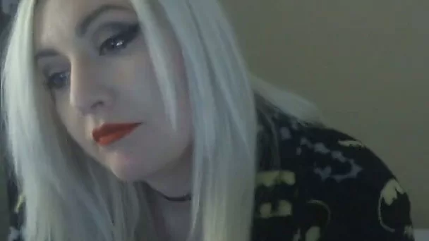 Hot Babe Having a Masturbation Show
