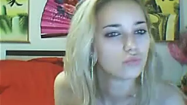 Really hot blonde teen masturbates on the webcam in her room