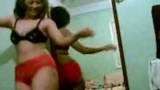 Flamboyant brunette mom dances in raunchy fay on cam