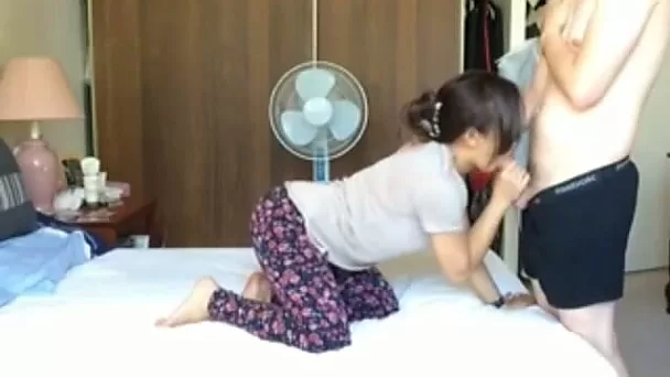 Shagging tanned hottie in a doggy position in amateur clip