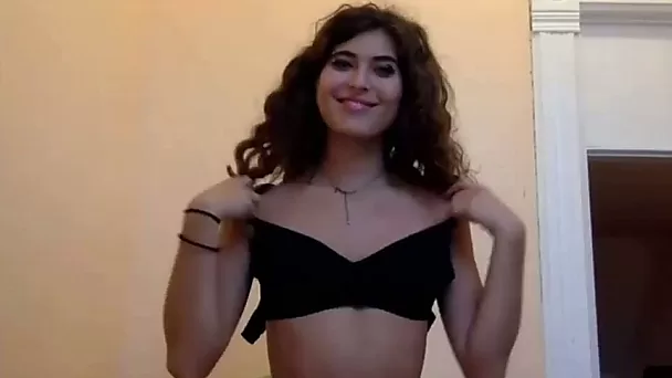This cam model's curly hair is sexier than her boobs
