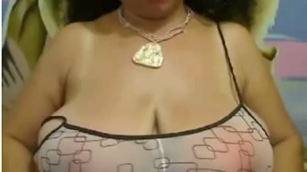 Topless webcam MILF exposed her super huge saggy boobies