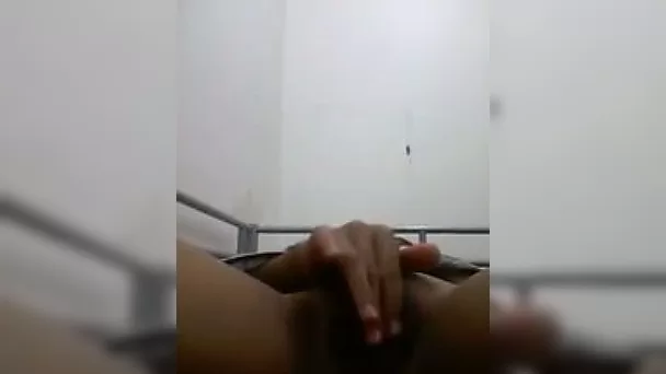 Lovely girl fingering shaved punani in hell arousing solo video