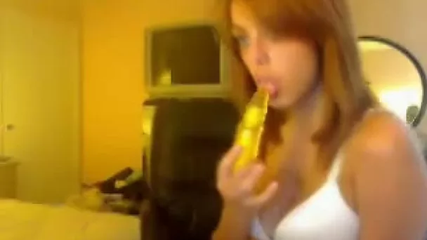 Comely blonde webcam teen strips showing me her round butt
