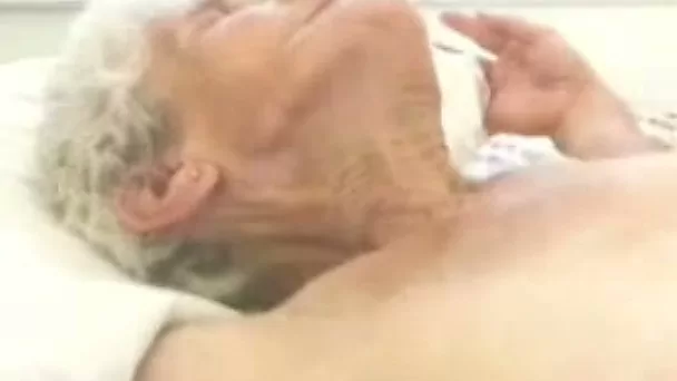 Old white bitch fucked in the flabby pussy in sideways position