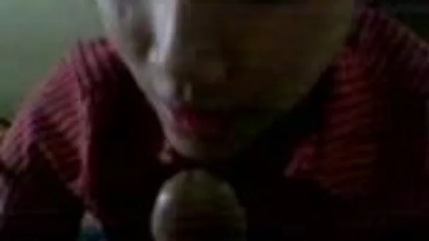 Malay brunette housewife didn't pass by a chance to give a blowjob
