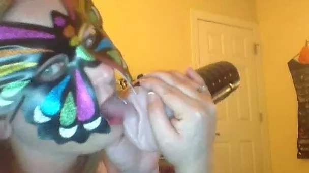 Wearing butterfly mask blond haired webcam slut was playing with a toy