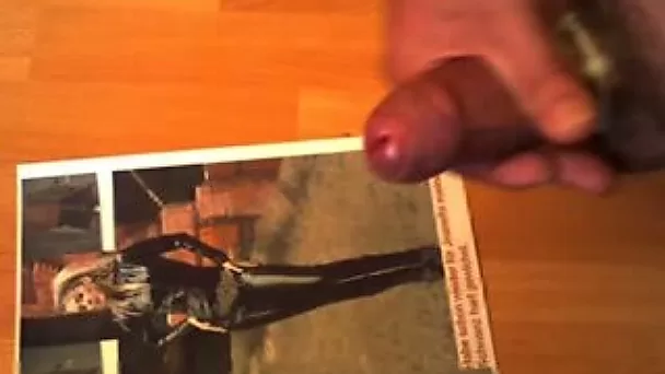 Jeking off on my ho crush's pictures - homemade
