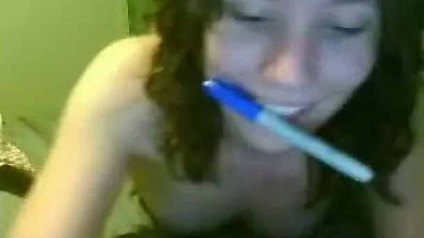 Sassy webcam teen flirts with me teasingly sucking a sharpie
