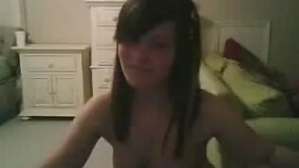 Sweet teeny webcam lady gets rid of her clothes displaying her juggs