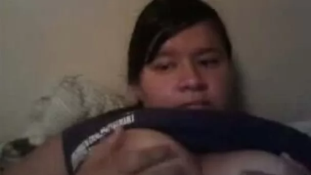 This amateur Asian webcam slut can always be seen flaunting her fat ass