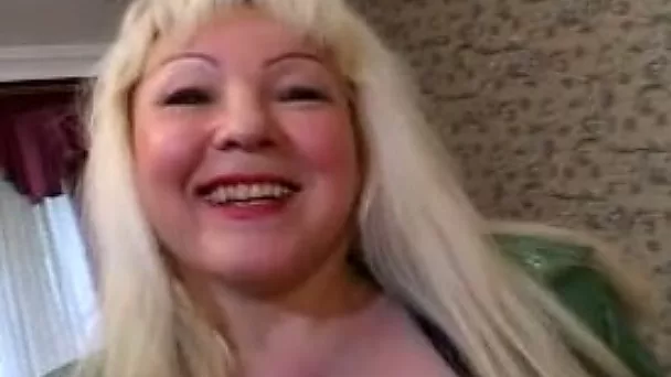 Playful and cheap blonde mature slut wants to suck cock