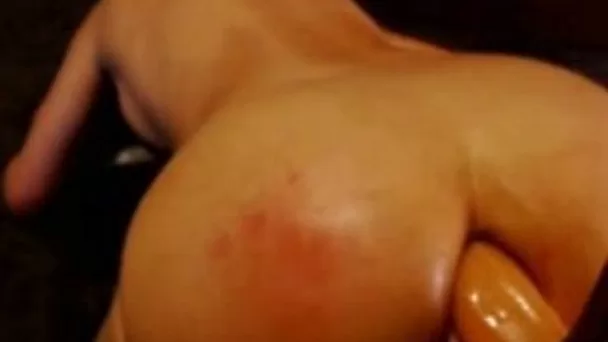Using a stuck to wardrobe dildo webcam whore fucked her own anus