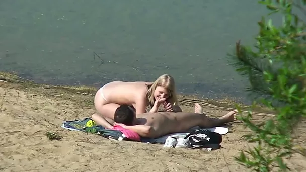 Amateur couple did not give a fuck and enjoyed outdoor sex on the beach