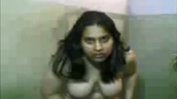 Indian chubby ugly and shitty webcam whore flashed her ugly big tits