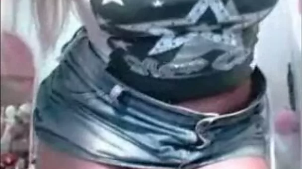 Pallid cam babe exposed her just dope rounded bubble ass a bit