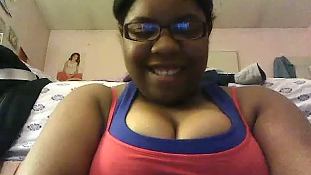 Huge ebony hottie with big tits and chunky butt on webcam
