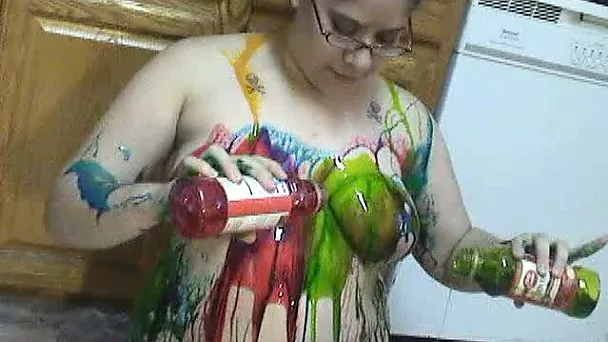 Now thatstupid amateur milfie chick puts paint all over herself