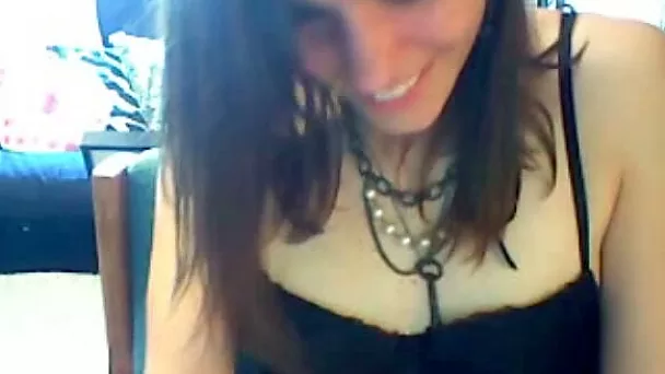 Hot teen tries to make herself squirt in front of her webcam