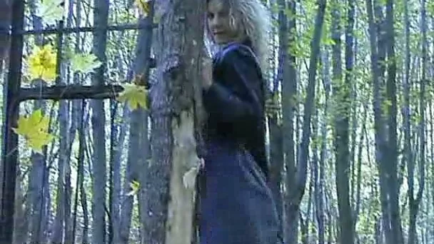 Mesmerizing curly haired blonde teen in the woods shows her goodies