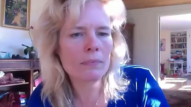 Эта женщина заставляет мой член чувствовать себя намного лучше, а ее сиськи просто потрясающие.