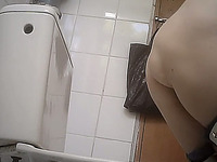 Hot fat booty peek of the pissing amateur on toilet cam