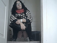 Chunky white stranger brunette flashes her pussy on hidden cam