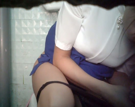 Hot and busty white lady in dress pissing in the toilet room