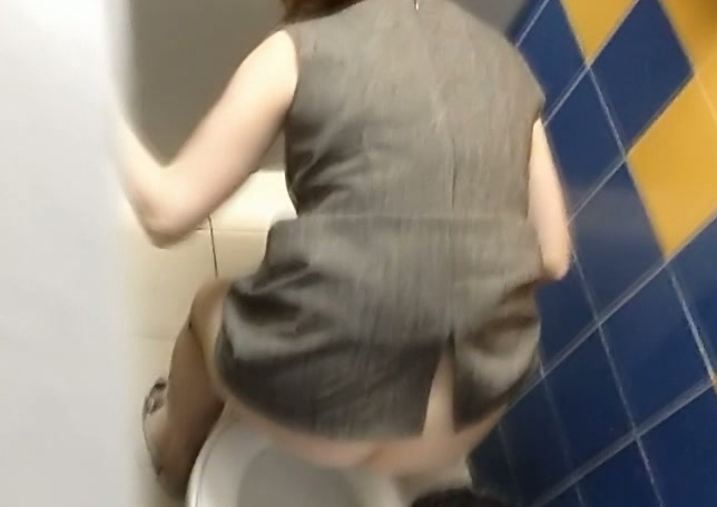 Some white mature ladies spied with voyeur camera in the toilet room