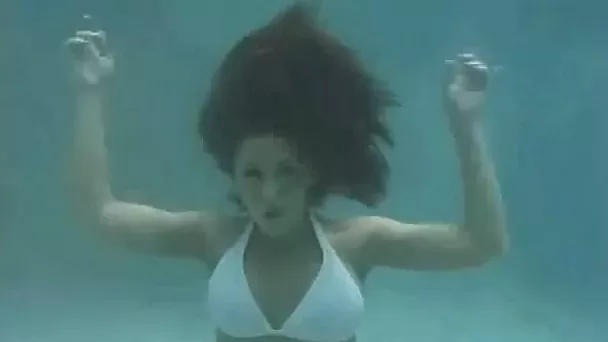 Isabella is one of a kind woman and she knows how to give an underwater blowjob