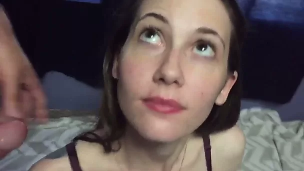 Natural slutty chick stands on knees to give quite a solid blowjob