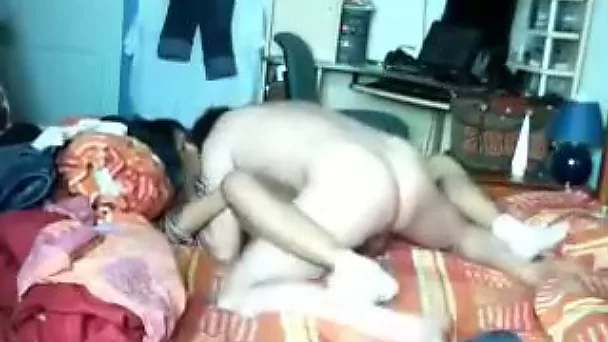 Slumdog Indian guy fucks his trashy Desi wife missionary style